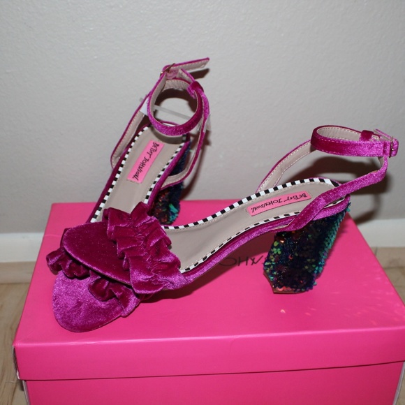 Betsey Johnson Iliana Velvet Sequin Magenta Sandals Size 6 NWT - Picture 4 of 5